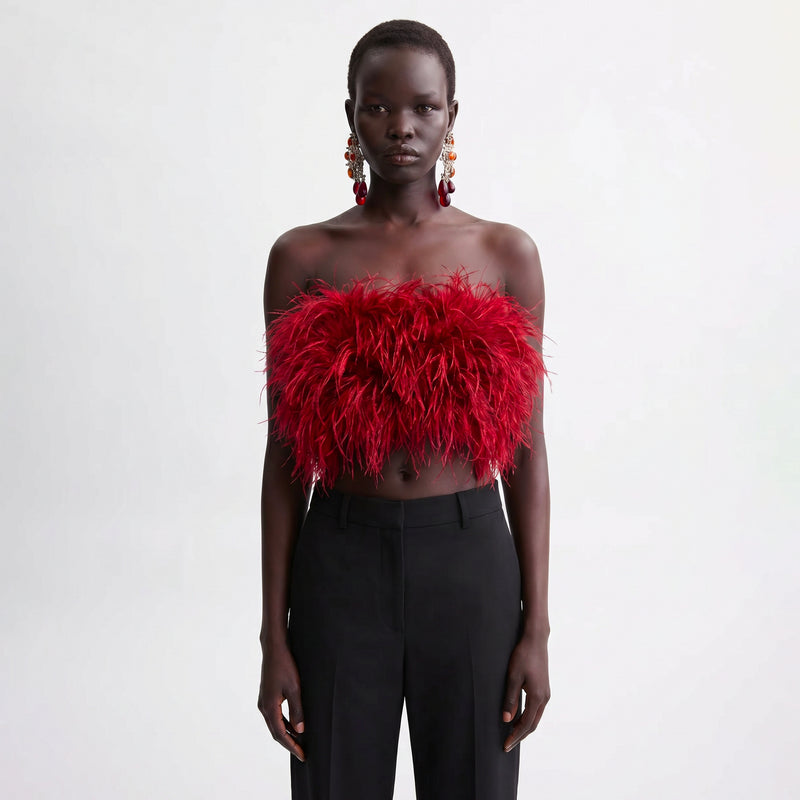 Top in piume di struzzo con scollo a fascia di colore rosso